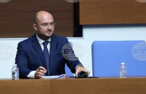 Дебатът по правилата за избор на Комисията за противодействие на корупцията беше прекъснат на няколко пъти заради поискани почивки