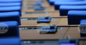 Парламентът ще обсъди вота на недоверие към кабинета "Желязков" за "провал във фискалната политика" и оставката на Кирил Петков