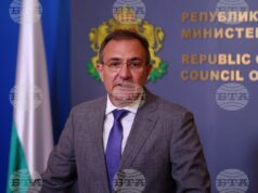 Министърът на труда и социалната политика Борислав Гуцанов дава брифинг в сградата на Министерския съвет