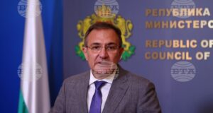 Министърът на труда и социалната политика Борислав Гуцанов дава брифинг в сградата на Министерския съвет