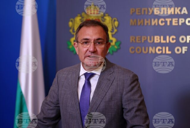 Министърът на труда и социалната политика Борислав Гуцанов дава брифинг в сградата на Министерския съвет