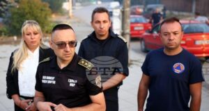 Брифинг на главния комисар Александър Джартов (вляво). Снимка: БТА