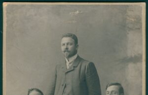 Симеон Радев с майка му Фания и брат му Владимир. [1907] г. ЦДА, ф. 77К, оп. 4, а.е. 1636