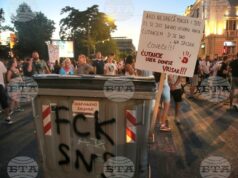 Граждани блокираха улиците в кварталите Нови Белград и Земун в сръбската столица Белград. Част от блокадите останаха и през нощта, в момент когато студентите призоваха хората да спрат работа