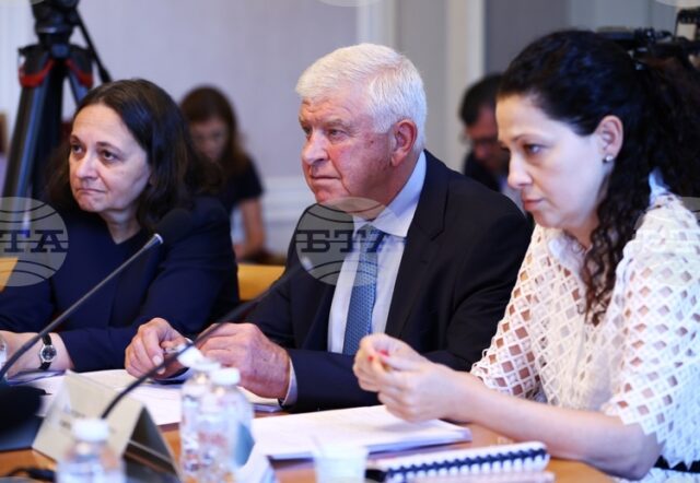 Законопроект за изменение на Закона за държавния бюджет, свързан с инвестиционната програма за общински проекти, бе приет на второ четене от бюджетната комисия към НС