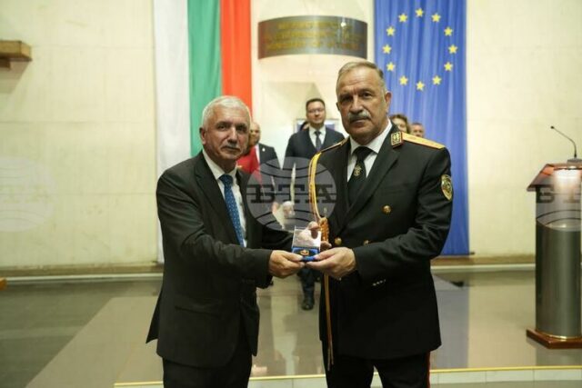 Наградиха с "Почетен знак“" на МВР III степен директора на староозагорската полиция старши комисар Красимир Христов