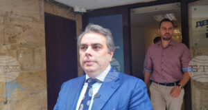 Нито съм взимал пари, нито партията се финансира по този начин, каза председателят на ПП Асен Василев в отговор на показания, свързани с него