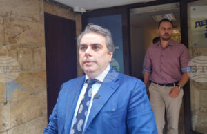 Нито съм взимал пари, нито партията се финансира по този начин, каза председателят на ПП Асен Василев в отговор на показания, свързани с него