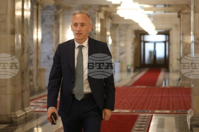 Няма да има предпоставки да се увеличават таксите за студентите след промените в Закона за висшето образование, каза министър Красимир Вълчев