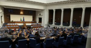 Няма да се изисква квалифицирано мнозинство при избора на членовете на Комисията за противодействие на корупцията, реши парламентът