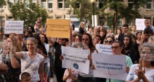 ОБНОВЕНА Протестът и контрапротестът пред „Майчин дом“ в София приключиха