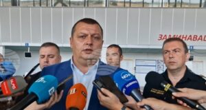 ОБНОВЕНА Спокойна е обстановката с пожарите в Ямболска и Хасковска област, най-критичната точка е в Струмяни, каза зам.-министър Тони Тодоров