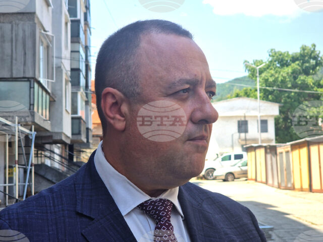 От следващата седмица ще започне правоприлагането за шофиране в аварийните ленти, каза министър Иван Иванов