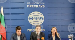 Заявката ни е да внесем вот на недоверие най-рано през септември, каза съпредседателят на "Да, България" Божидар Божанов