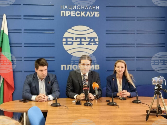 Заявката ни е да внесем вот на недоверие най-рано през септември, каза съпредседателят на "Да, България" Божидар Божанов