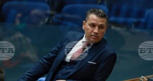 Парламентарната група „Алианс за права и свободи“ ще подкрепи този вот на недоверие, каза Хюсни Адем