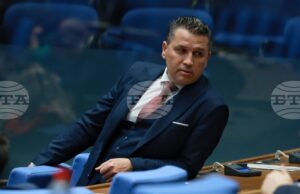 Парламентарната група „Алианс за права и свободи“ ще подкрепи този вот на недоверие, каза Хюсни Адем