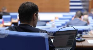 Парламентът ще обсъди вота на недоверие към кабинета Желязков за провал в сектор околна среда и води