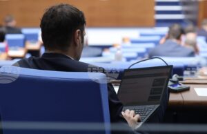 Парламентът ще обсъди вота на недоверие към кабинета Желязков за провал в сектор околна среда и води
