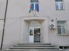 Полицаи от Нови пазар иззеха над 120 артикула, обозначени с надпис и лого на различни търговски марки