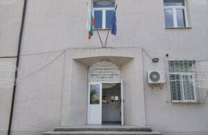 Полицаи от Нови пазар иззеха над 120 артикула, обозначени с надпис и лого на различни търговски марки