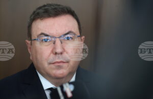 Правителството е стабилно, ще издържи на "маратона" от вотове на недоверие, коментира Костадин Ангелов