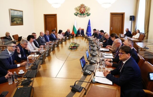 Премиерът Росен Желязков поиска от финансовия министър Теменужка Петкова да разясни данните за инфлацията