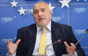 Лидерът на ГЕРБ Бойко Борисов смята, че парламентът не трябва дори да разглежда предложение за референдум за еврото