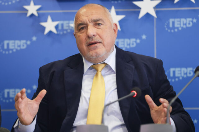 Лидерът на ГЕРБ Бойко Борисов смята, че парламентът не трябва дори да разглежда предложение за референдум за еврото