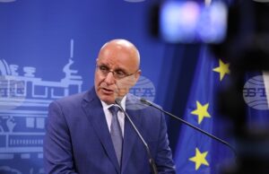 Ролята на еврото в днешната глобална среда трябва и ще расте, каза управителят на БНБ Димитър Радев