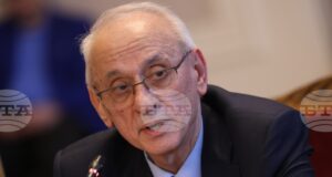 Скрининговата програма за рак на маточната шийка е насочена към 25-65-годишни жени, без значение от здравноосигурителния им статус, каза министър Кирилов