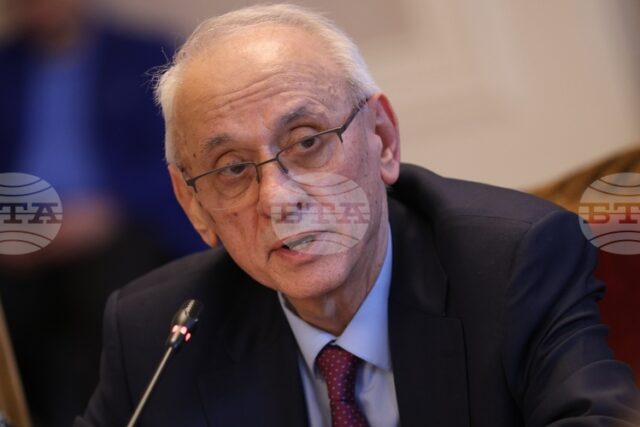 Скрининговата програма за рак на маточната шийка е насочена към 25-65-годишни жени, без значение от здравноосигурителния им статус, каза министър Кирилов