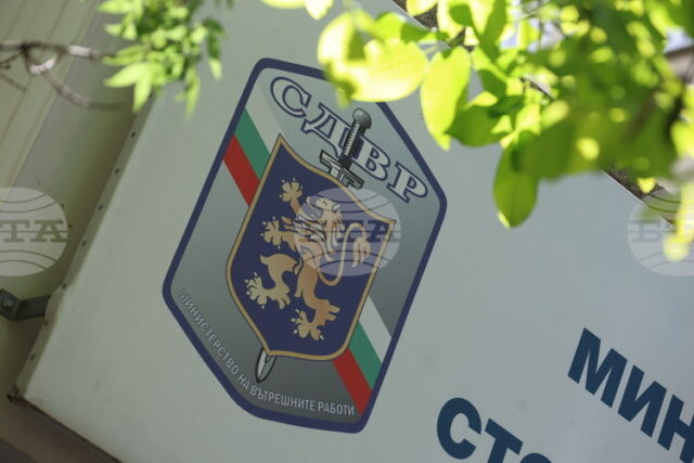 Столичната полиция е задържала трима младежи, упражнили насилие над случайни минувачи