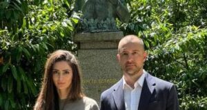 Николай Стефанов със семейството си. Снимка фейсбук профил на Евелина Лабешка