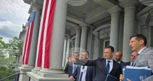 Със стратегически партньорства и проекти България потвърждава амбицията си да бъде фактор за енергийната сигурност на Югоизточна Европа, каза Жечо Станков в САЩ