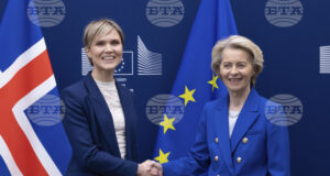 Премиерът на Исландия Криструн Фростадотир и председателят на ЕК Урсула фон дер Лайен.
