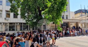 Близки и познати на блъснатото семейство от младеж с АТВ в Слънчев бряг протестираха в Пловдив с искане за справедлив процес