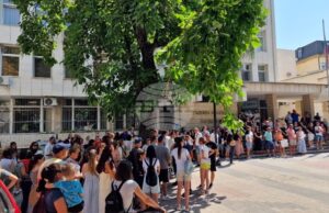 Близки и познати на блъснатото семейство от младеж с АТВ в Слънчев бряг протестираха в Пловдив с искане за справедлив процес
