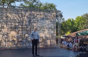 България ще я има, докато има хора като вас - с жилав корен, здрави традиции, съзидателен дух, каза президентът Румен Радев в разградското село Побит камък