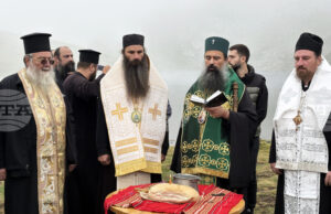 ОБНОВЕНА Българският патриарх Даниил отслужи водосвет на езерото Бъбрека в Рила планина