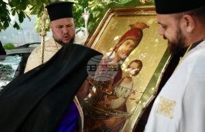 В Казанлък посрещнаха чудотворната икона на Пресвета Богородица Скоропослушница