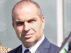 Денят на железничаря е празник на хората, които с усърдие поддържат едно от най-важните звена в икономиката и обществото ни, заяви вицепремиерът Гроздан Караджов