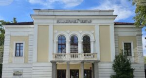 Евгени Будинов е режисьор на най-новия спектакъл на Видинския драматичен театър