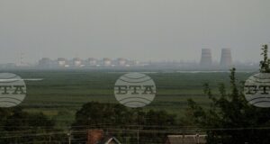 Една жена бе убита при руски артилерийски обстрел по югоизточния украински град Никопол, съобщиха местните власти