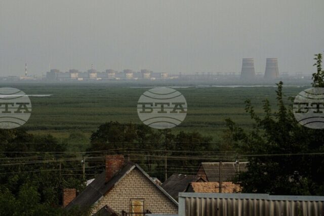 Една жена бе убита при руски артилерийски обстрел по югоизточния украински град Никопол, съобщиха местните власти