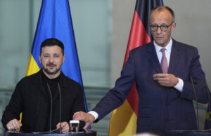 Германският канцлер Фридрих Мерц говори на съвместна пресконференция с украинския президент Володимир Зеленски в Берлин