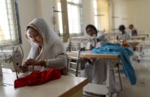 Индия временно спира митата върху вноса на памук, за да облекчи шивашкия си сектор