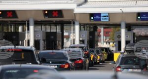 Интензивен е трафикът за леки автомобили на ГКПП „Калотина“ на вход и изход