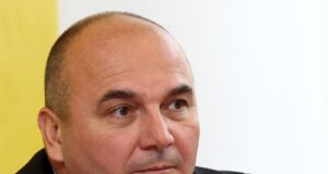 година