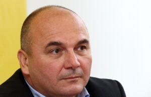 година